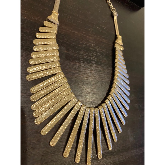 Jewelry - Statement gold necklace